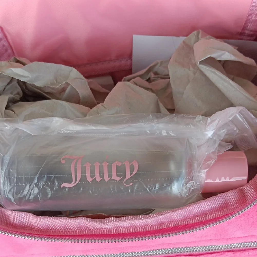 ❤️💎Juicy Couture Vibrant Pink BLiNG 💎Cosmetic Bag - Picture 4 of 7